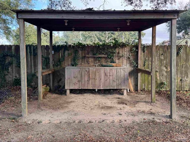 6444 Walnut St, Milton, FL 32570