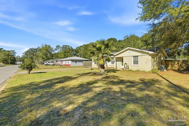 6444 Walnut St, Milton, FL 32570