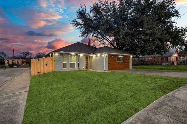 3500 Roberts Avenue, Dallas, TX 75215