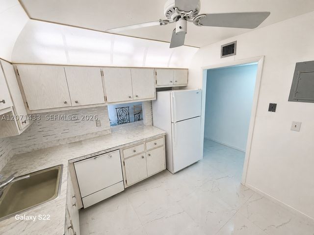 4881 NW 22nd St B15, Lauderhill, FL 33313