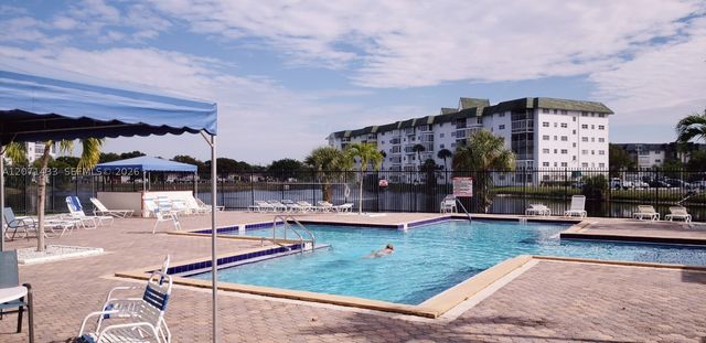 4881 NW 22nd St B15, Lauderhill, FL 33313