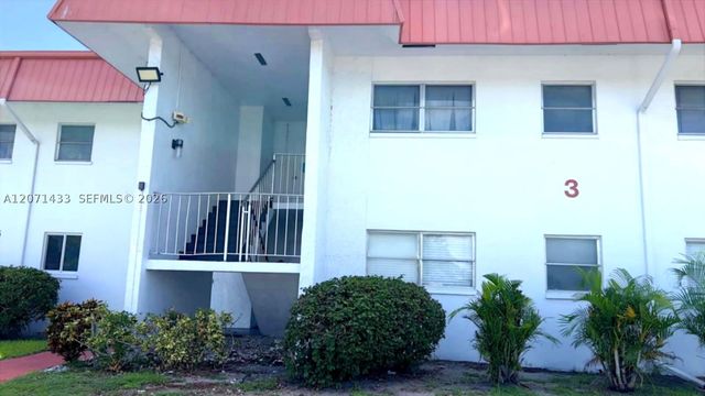 4881 NW 22nd St B15, Lauderhill, FL 33313
