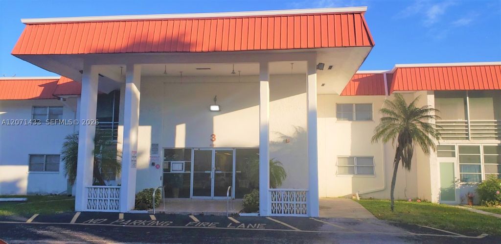 4881 NW 22nd St B15, Lauderhill, FL 33313