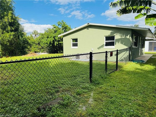 4145 Saums DR, North Fort Myers, FL 33903