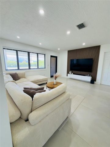 1524 NE 14th Ter, Fort Lauderdale, FL 33304