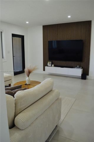 1524 NE 14th Ter, Fort Lauderdale, FL 33304