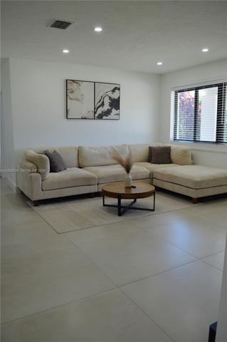 1524 NE 14th Ter, Fort Lauderdale, FL 33304