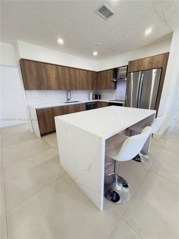 1524 NE 14th Ter, Fort Lauderdale, FL 33304