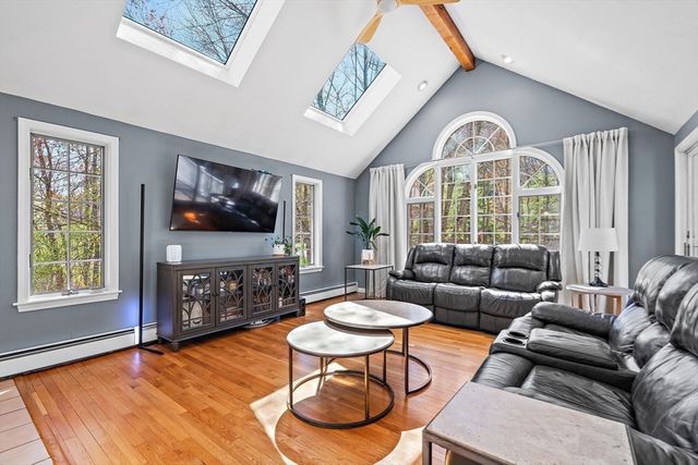 18 Villanova Dr, Westford, MA 01886