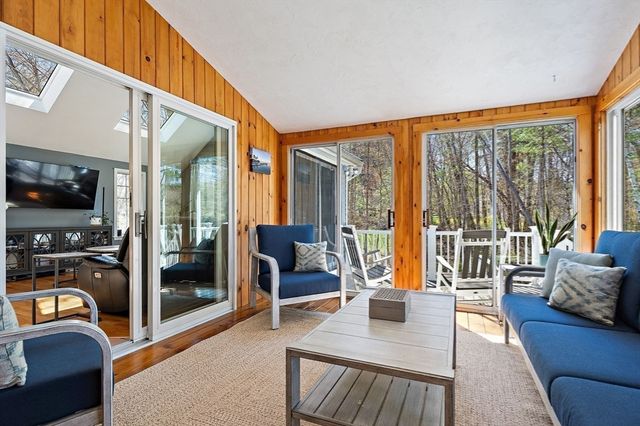 18 Villanova Dr, Westford, MA 01886