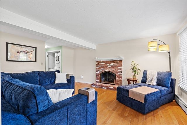 18 Villanova Dr, Westford, MA 01886