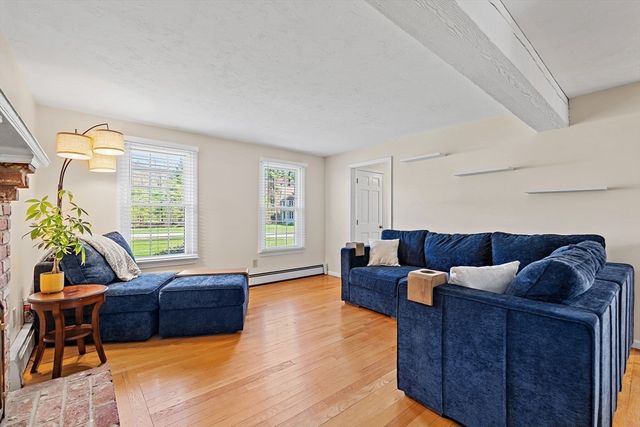 18 Villanova Dr, Westford, MA 01886