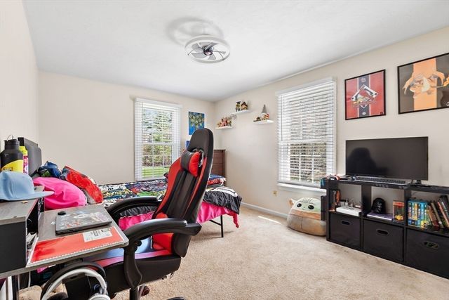 18 Villanova Dr, Westford, MA 01886