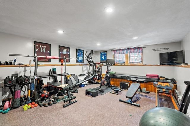 18 Villanova Dr, Westford, MA 01886
