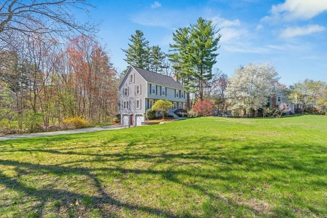 18 Villanova Dr, Westford, MA 01886