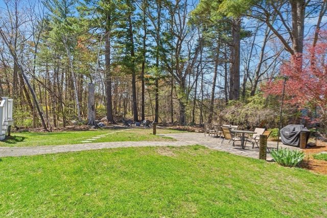 18 Villanova Dr, Westford, MA 01886