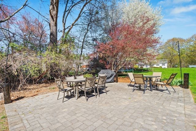 18 Villanova Dr, Westford, MA 01886
