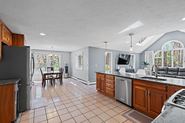 18 Villanova Dr, Westford, MA 01886