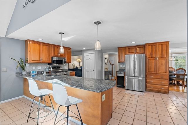 18 Villanova Dr, Westford, MA 01886