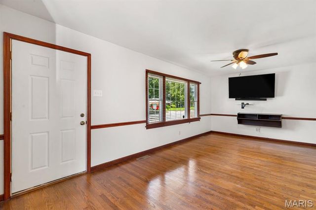 4037 Robert Avenue, St Louis, MO 63116
