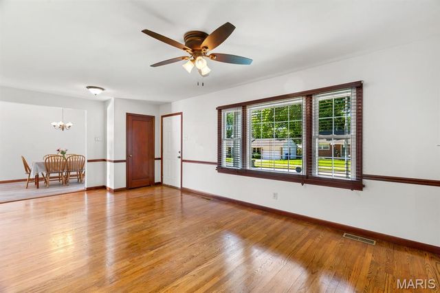 4037 Robert Avenue, St Louis, MO 63116
