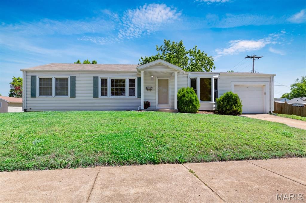 4037 Robert Avenue, St Louis, MO 63116