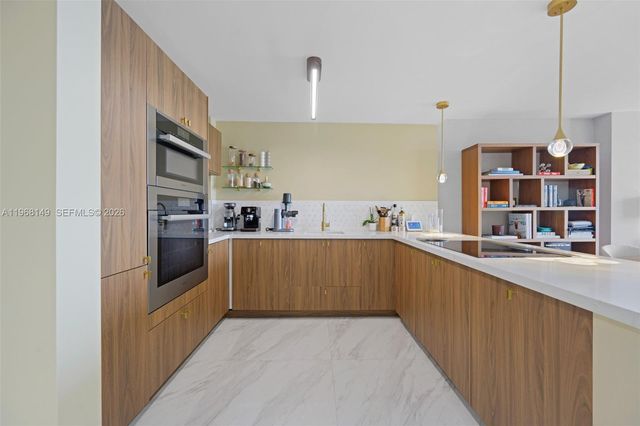 6900 Bay Dr 8A, Miami Beach, FL 33141