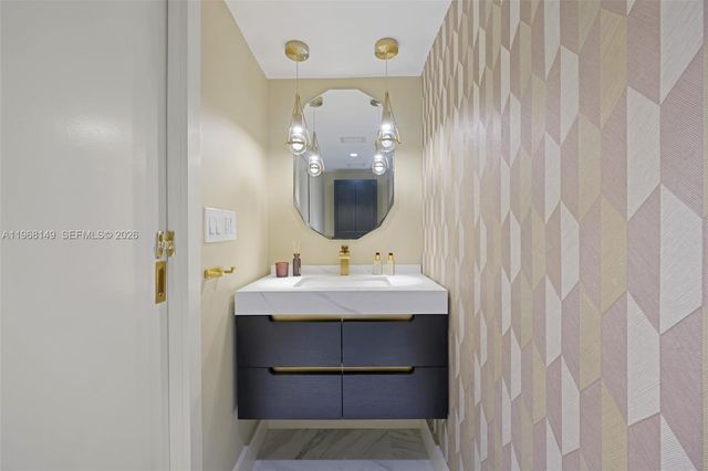 6900 Bay Dr 8A, Miami Beach, FL 33141