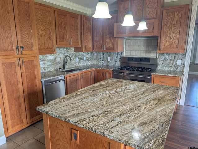 21855 S FM 148, Kemp, TX 75143