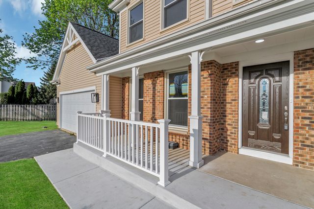 8 Cheswick Court, Schaumburg, IL 60194