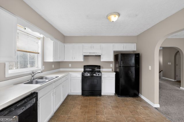 205 Pineknoll Court, Ellenwood, GA 30294