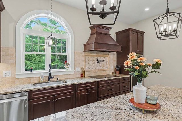 19 Katherine St, Acushnet, MA 02743