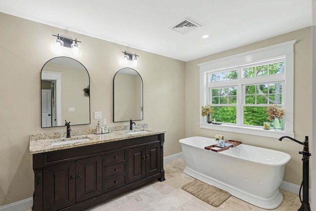 19 Katherine St, Acushnet, MA 02743