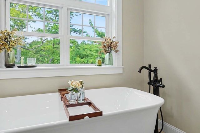 19 Katherine St, Acushnet, MA 02743