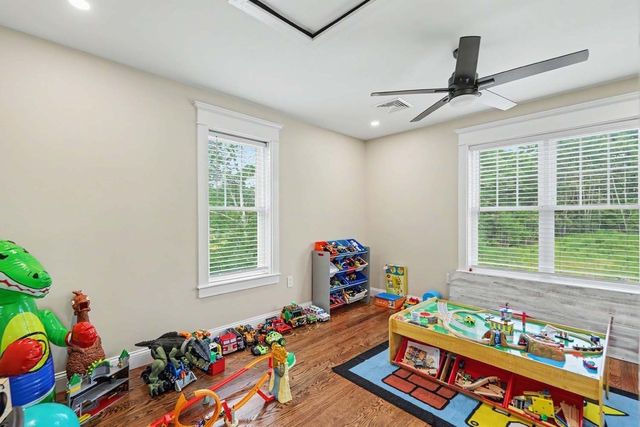 19 Katherine St, Acushnet, MA 02743