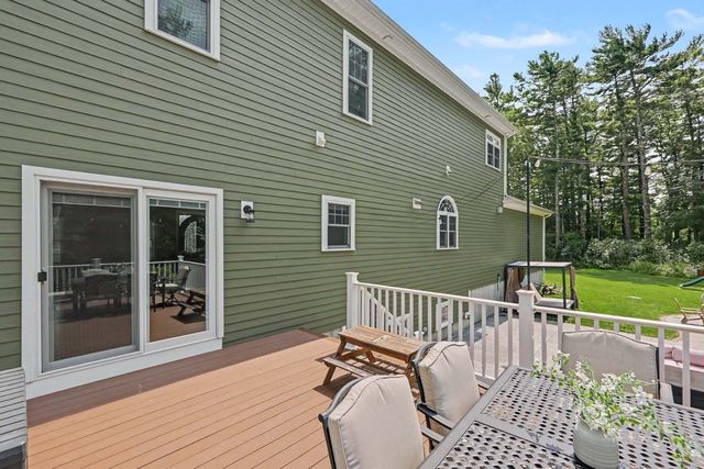 19 Katherine St, Acushnet, MA 02743