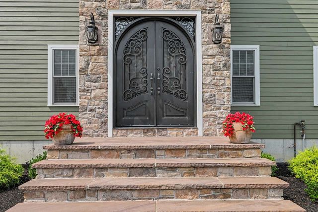 19 Katherine St, Acushnet, MA 02743