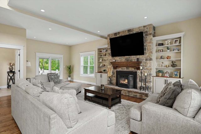 19 Katherine St, Acushnet, MA 02743