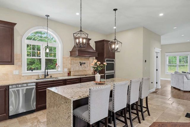 19 Katherine St, Acushnet, MA 02743