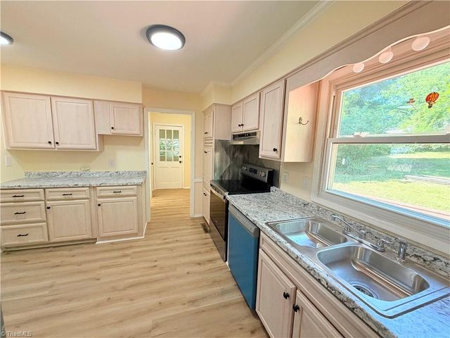 2607 Antoine Drive, Greensboro, NC 27407