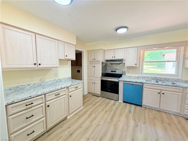 2607 Antoine Drive, Greensboro, NC 27407