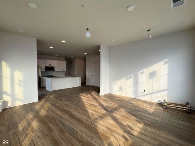 925 Veterans Way 101, Carmel, IN 46032