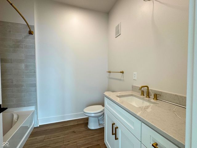 925 Veterans Way 101, Carmel, IN 46032