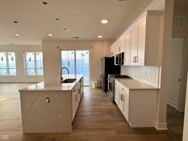 925 Veterans Way 101, Carmel, IN 46032