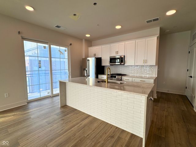 925 Veterans Way 101, Carmel, IN 46032