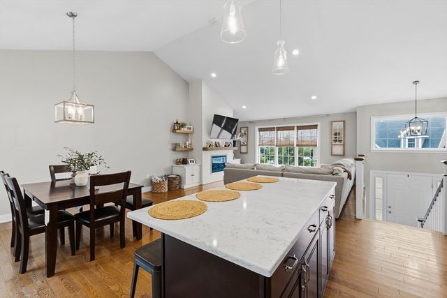 10 Carousel Ter, Dartmouth, MA 02747