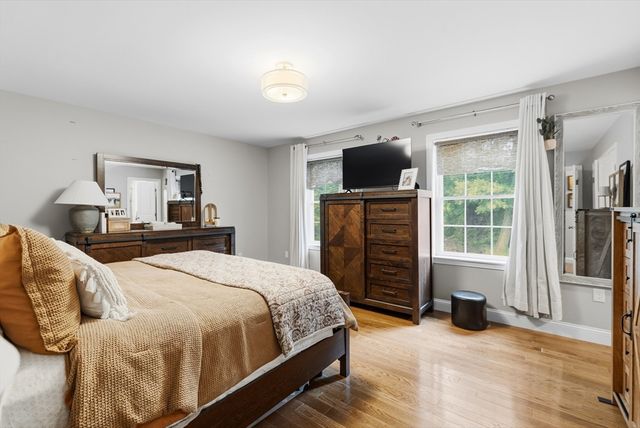 10 Carousel Ter, Dartmouth, MA 02747