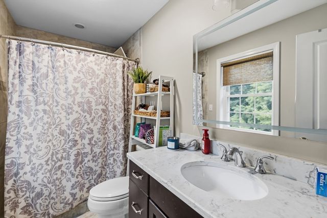 10 Carousel Ter, Dartmouth, MA 02747