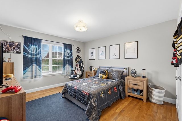 10 Carousel Ter, Dartmouth, MA 02747