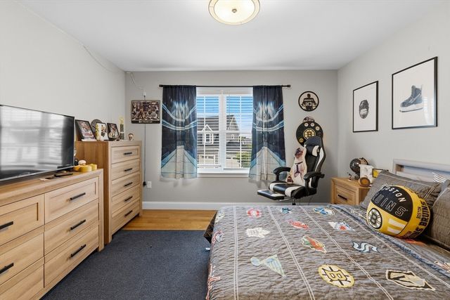 10 Carousel Ter, Dartmouth, MA 02747